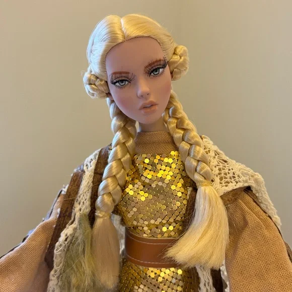 Robert Tonner Doll - Deja Vu Warrior Woman - Picture 2 of 15